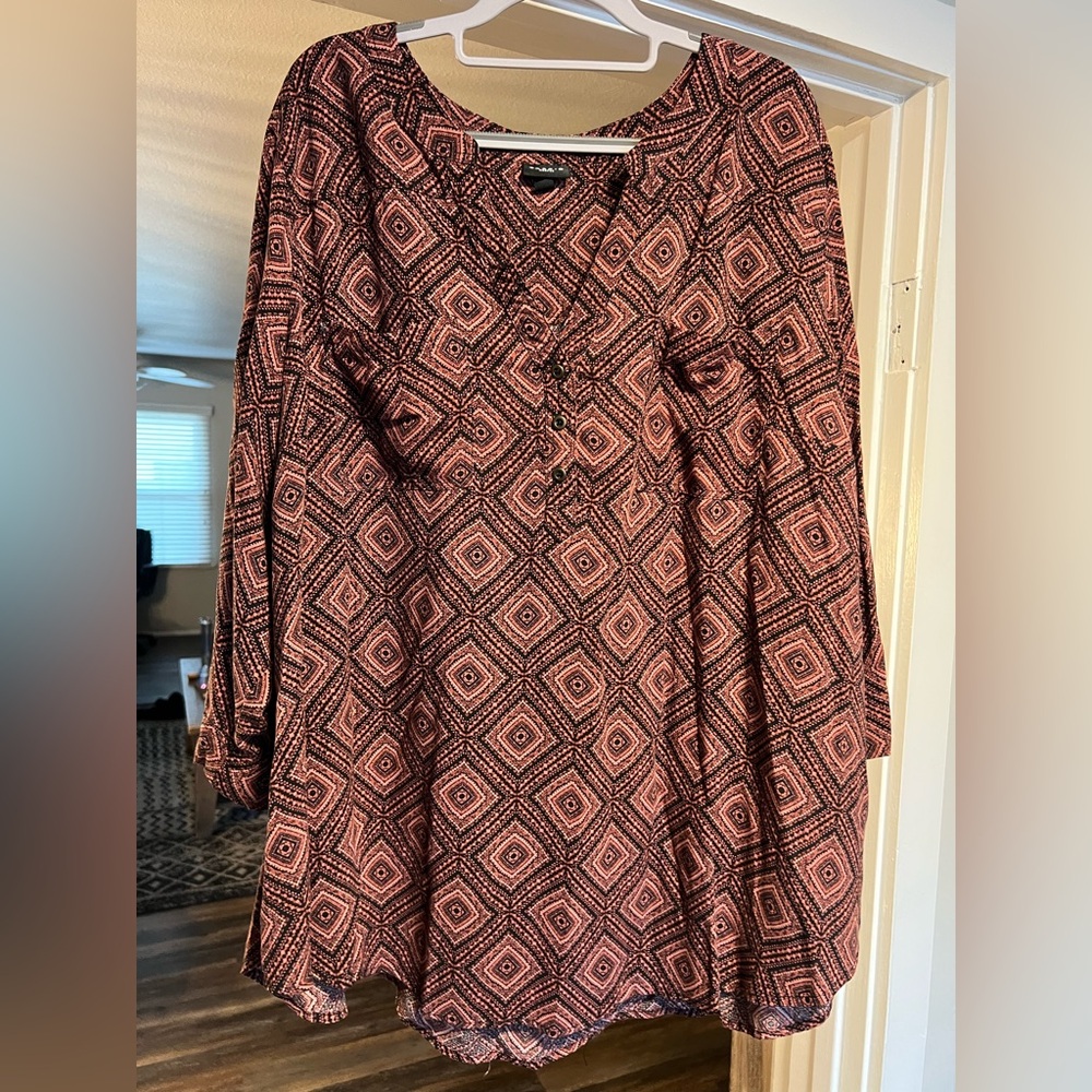 Torrid Size 4 Pink and Black Geometric Blouse